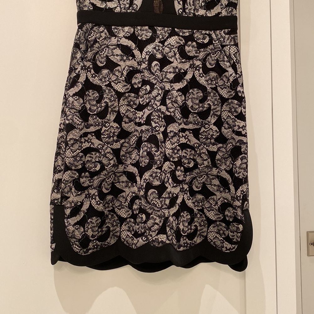 Beautiful dress! Gently worn ones. Dress has pockets. - Picture 3 of 11